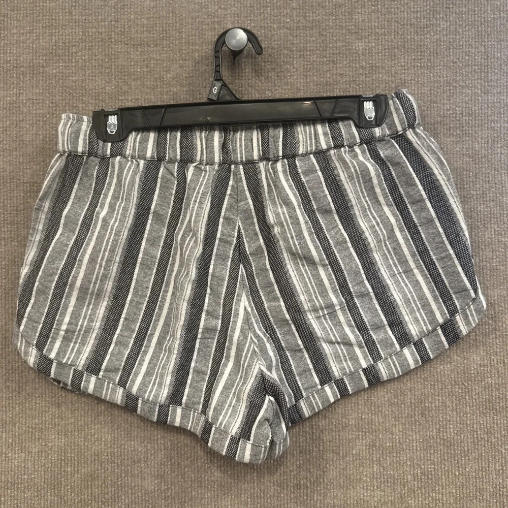 Roxy Cotton Beach Shorts Womens Medium Black White Striped Boho Pockets EUC - Picture 6 of 13